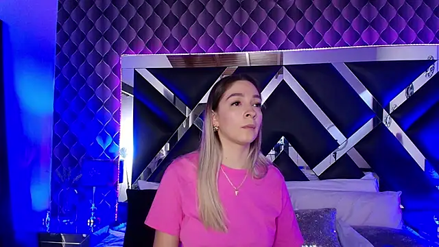 victoriaa lee  online show from September 8, 2025, 9:14 pm