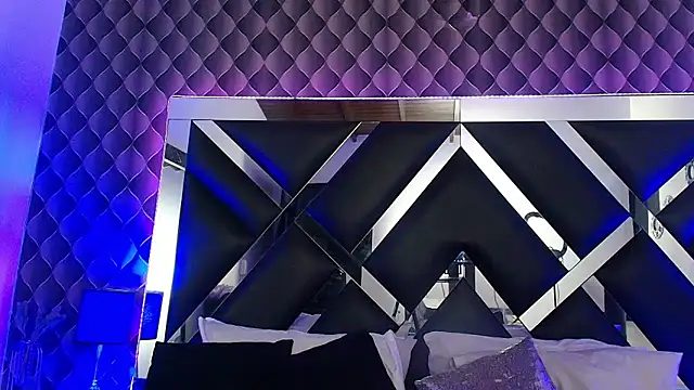 victoriaa lee  online show from November 8, 2025, 8:40 pm