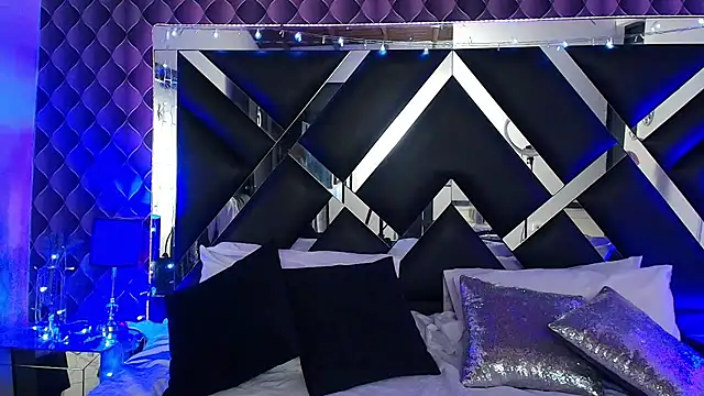 victoriaa lee  online show from January 13, 2026, 8:03 pm