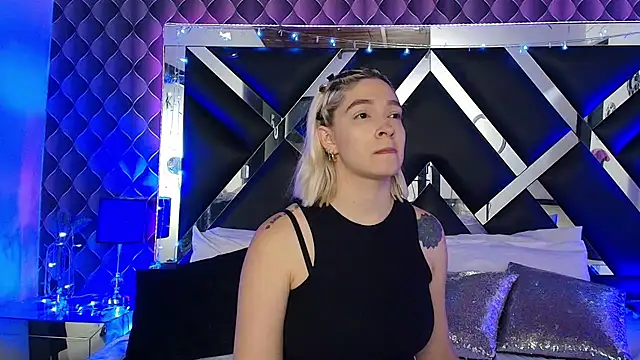 victoriaa lee  online show from March 9, 2026, 6:56 pm