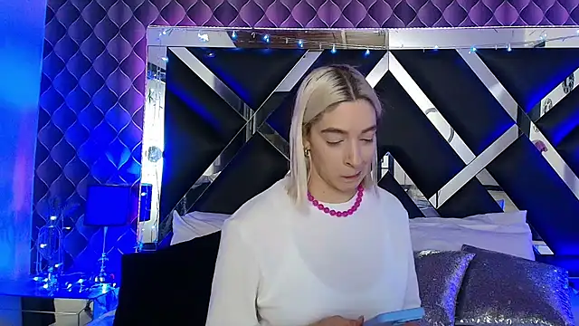 victoriaa lee  online show from March 10, 2026, 6:57 pm