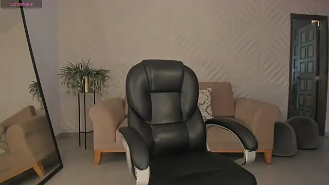 RenataReyes online show from March 29, 2026, 5:35 pm