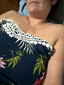 gabiTetas online show from October 8, 2025, 8:28 pm