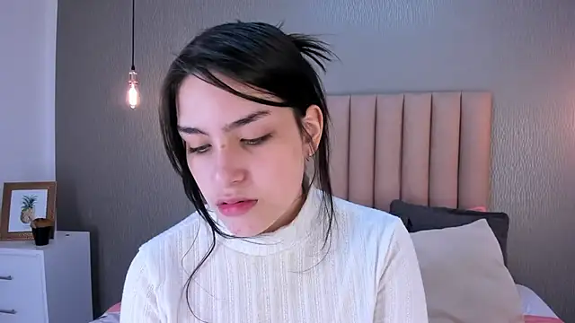 Alexa Thaylor  online show from March 3, 2025, 2:26 pm