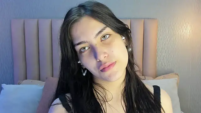 Alexa Thaylor  online show from September 27, 2025, 1:27 pm