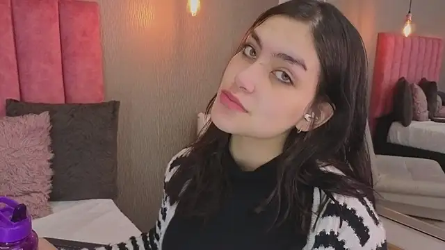 Alexa Thaylor  online show from April 8, 2026, 3:01 pm