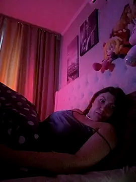 Snapshot of ROXOLANAA_SEXY chatting on December 22, 2025, 5:37 am ROXOLANAA SEXY online show from December 22, 2025, 5:37 am