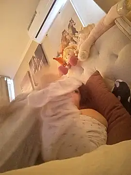 Snapshot of ROXOLANAA_SEXY chatting on January 10, 2026, 11:45 am ROXOLANAA SEXY online show from January 10, 2026, 11:45 am