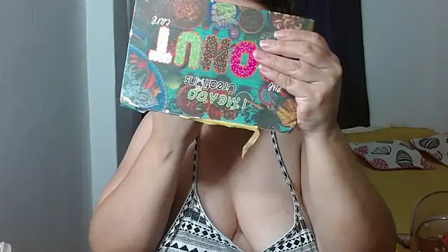 Victoriaevans1 online show from February 12, 2025, 4:22 pm