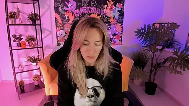 RebeccaMartinez online show from January 26, 2025, 5:34 am