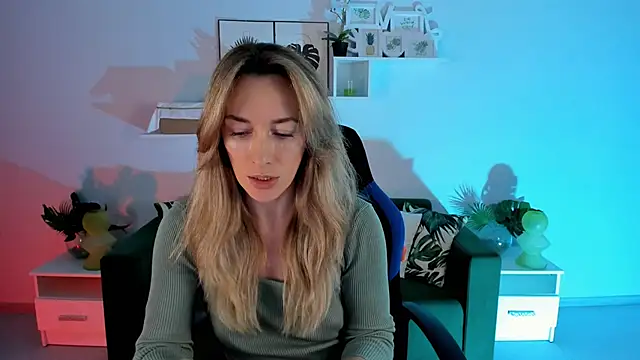 RebeccaMartinez online show from February 2, 2025, 5:42 am