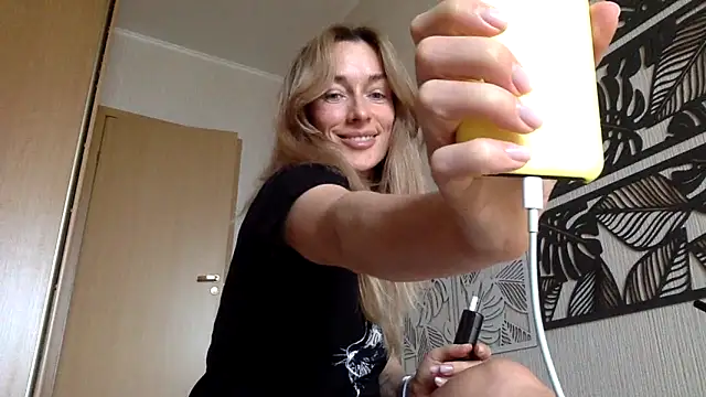 RebeccaMartinez online show from March 6, 2025, 9:47 am