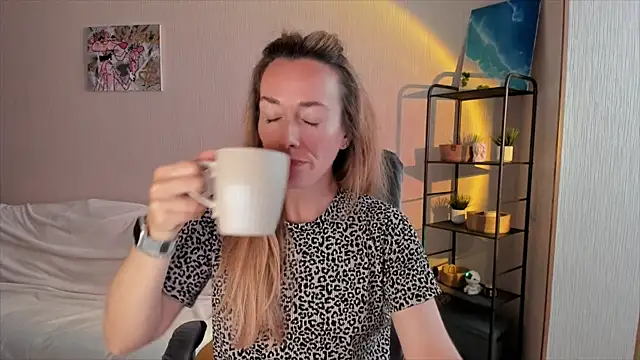 RebeccaMartinez online show from September 13, 2025, 7:30 am