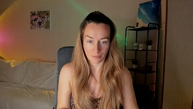 RebeccaMartinez online show from November 22, 2025, 8:02 am