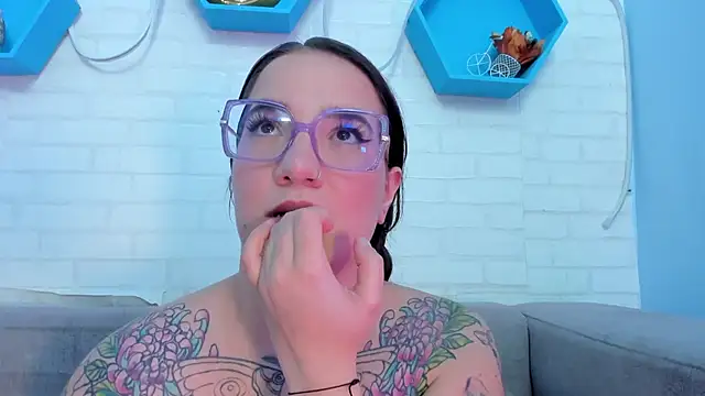 DEVA BLUE  online show from January 28, 2025, 8:04 am