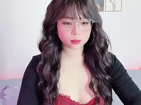   Lyly   online show from October 28, 2025, 2:15 am