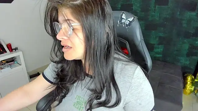 Snapshot of BellaFlaming chatting on January 27, 2025, 11:32 am BellaFlaming online show from January 27, 2025, 11:32 am