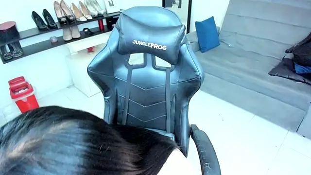 BellaFlaming online show from December 2, 2025, 11:48 am