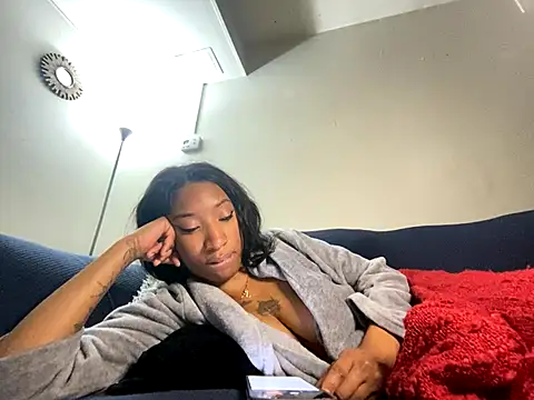 Iceblanca online show from November 25, 2025, 8:25 am