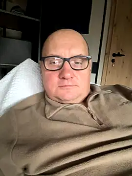 vanjbi45 online show from November 9, 2025, 9:40 am