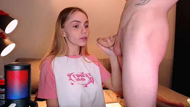 juliaanddima online show from November 16, 2025, 10:04 pm