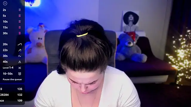 Emily Mo online show from January 12, 2025, 12:33 pm