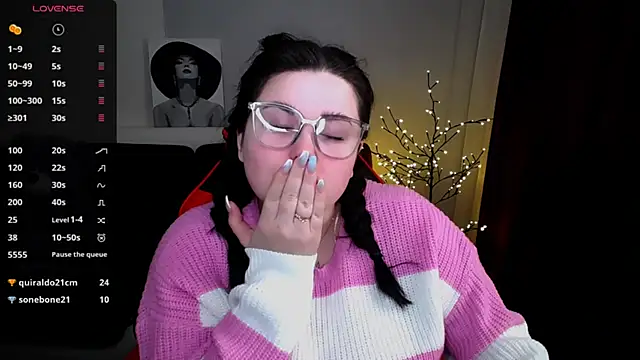 Emily Mo online show from February 12, 2025, 9:52 am