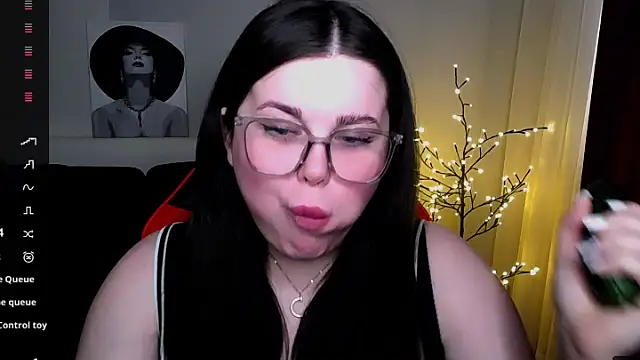 Emily Mo online show from February 14, 2025, 9:34 am