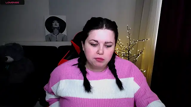 Emily Mo online show from February 23, 2025, 9:44 am