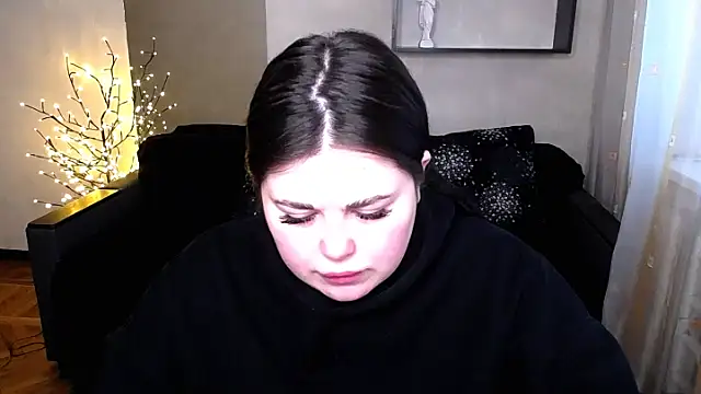 Emily Mo online show from March 17, 2025, 6:51 am