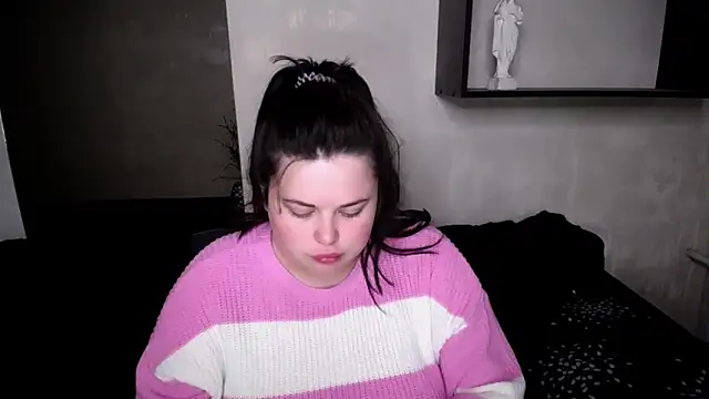 Emily Mo online show from October 18, 2025, 5:32 am