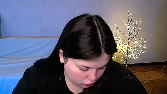 Emily Mo online show from June 5, 2026, 6:52 am