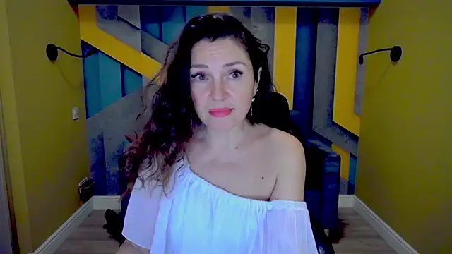 Snapshot of EllaLong chatting on December 1, 2024, 4:29 pm EllaLong online show from December 1, 2024, 4:29 pm