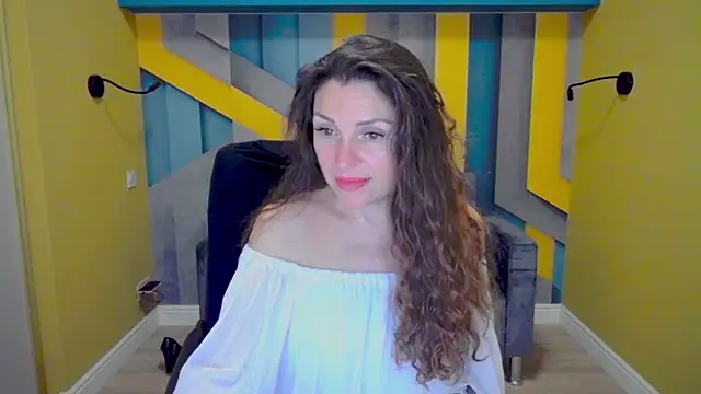 Snapshot of EllaLong chatting on December 3, 2024, 3:33 pm EllaLong online show from December 3, 2024, 3:33 pm