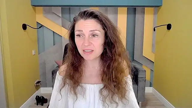 Snapshot of EllaLong chatting on December 4, 2024, 4:38 pm EllaLong online show from December 4, 2024, 4:38 pm