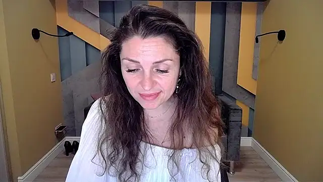 Snapshot of EllaLong chatting on December 11, 2024, 3:37 pm EllaLong online show from December 11, 2024, 3:37 pm