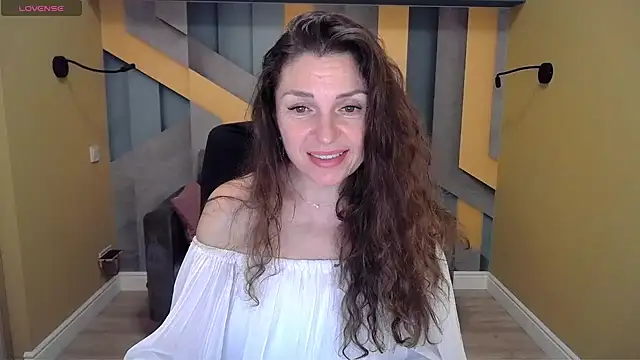 Snapshot of EllaLong chatting on December 14, 2024, 3:36 pm EllaLong online show from December 14, 2024, 3:36 pm