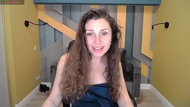 Snapshot of EllaLong chatting on December 24, 2024, 3:58 pm EllaLong online show from December 24, 2024, 3:58 pm