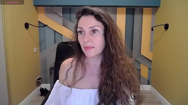 Snapshot of EllaLong chatting on December 31, 2024, 12:36 pm EllaLong online show from December 31, 2024, 12:36 pm