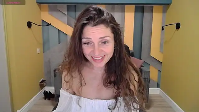 Snapshot of EllaLong chatting on December 31, 2024, 3:42 pm EllaLong online show from December 31, 2024, 3:42 pm