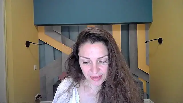 Snapshot of EllaLong chatting on January 8, 2025, 12:26 pm EllaLong online show from January 8, 2025, 12:26 pm