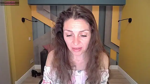 Snapshot of EllaLong chatting on February 2, 2025, 3:39 pm EllaLong online show from February 2, 2025, 3:39 pm