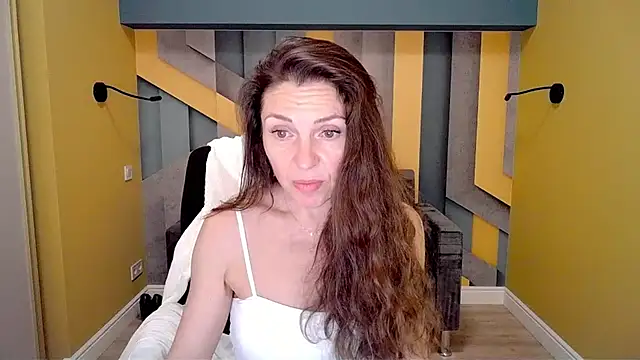 Snapshot of EllaLong chatting on February 13, 2025, 6:38 pm EllaLong online show from February 13, 2025, 6:38 pm