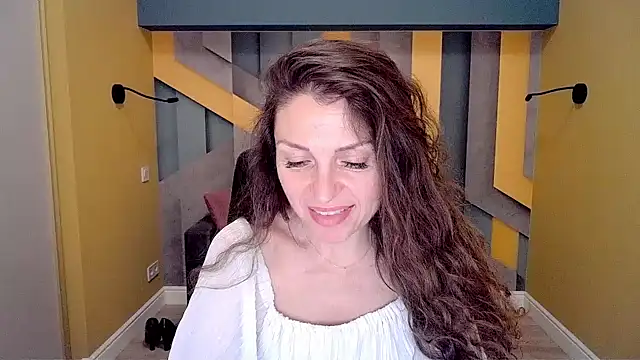 Snapshot of EllaLong chatting on February 15, 2025, 3:50 pm EllaLong online show from February 15, 2025, 3:50 pm