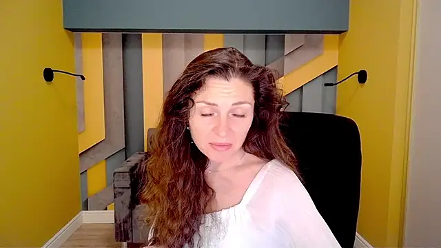 Snapshot of EllaLong chatting on February 23, 2025, 12:27 pm EllaLong online show from February 23, 2025, 12:27 pm