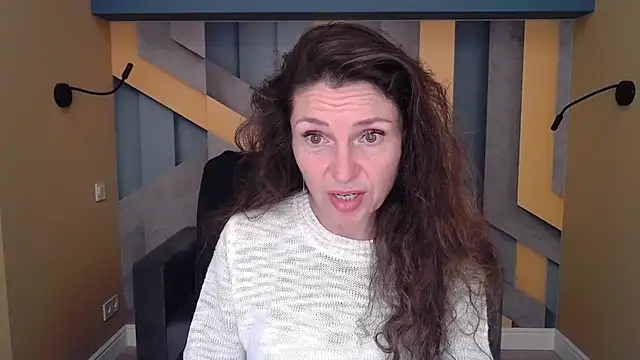 Snapshot of EllaLong chatting on September 28, 2025, 11:37 am EllaLong online show from September 28, 2025, 11:37 am