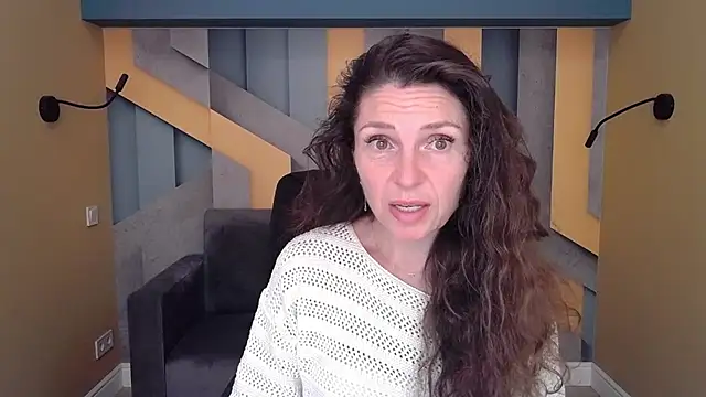 Snapshot of EllaLong chatting on September 29, 2025, 11:37 am EllaLong online show from September 29, 2025, 11:37 am