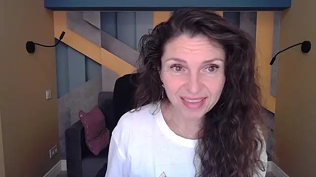 Snapshot of EllaLong chatting on September 30, 2025, 11:37 am EllaLong online show from September 30, 2025, 11:37 am