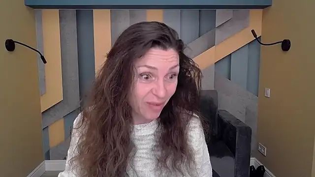 Snapshot of EllaLong chatting on October 10, 2025, 11:31 am EllaLong online show from October 10, 2025, 11:31 am