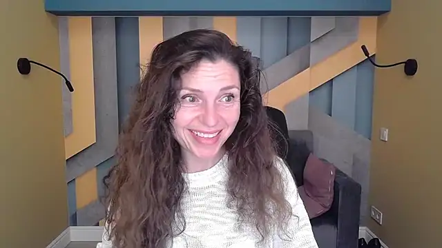 Snapshot of EllaLong chatting on October 12, 2025, 11:31 am EllaLong online show from October 12, 2025, 11:31 am